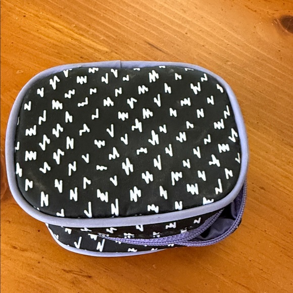 Thirty One Small zippered case - Picture 1 of 3